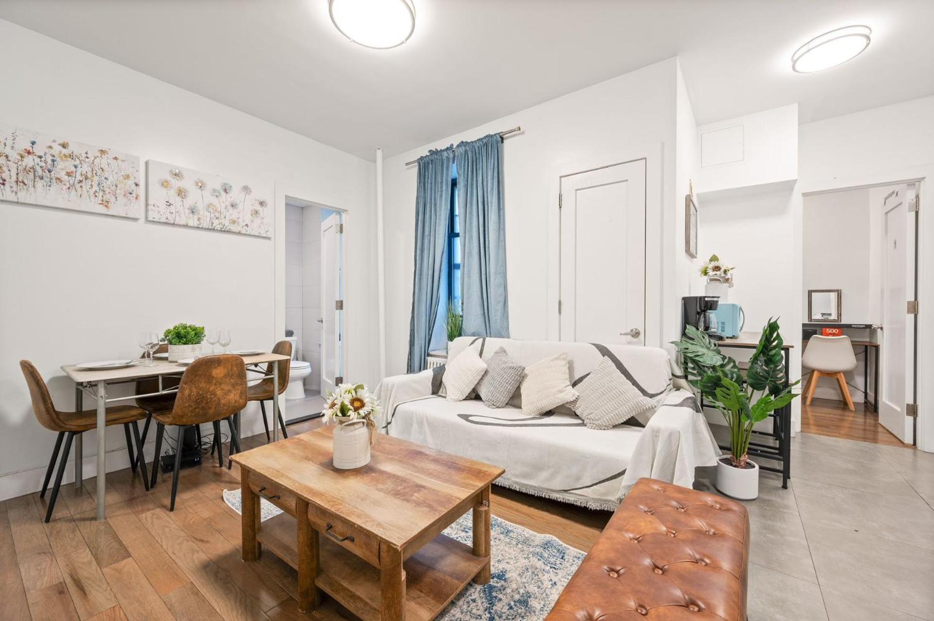 Spacious Modern Chinatown 3 Bedrooms *