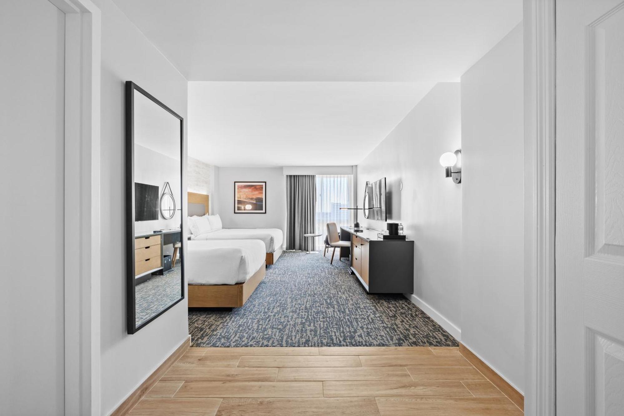 Khách sạn Doubletree By Hilton Jfk Airport 3*