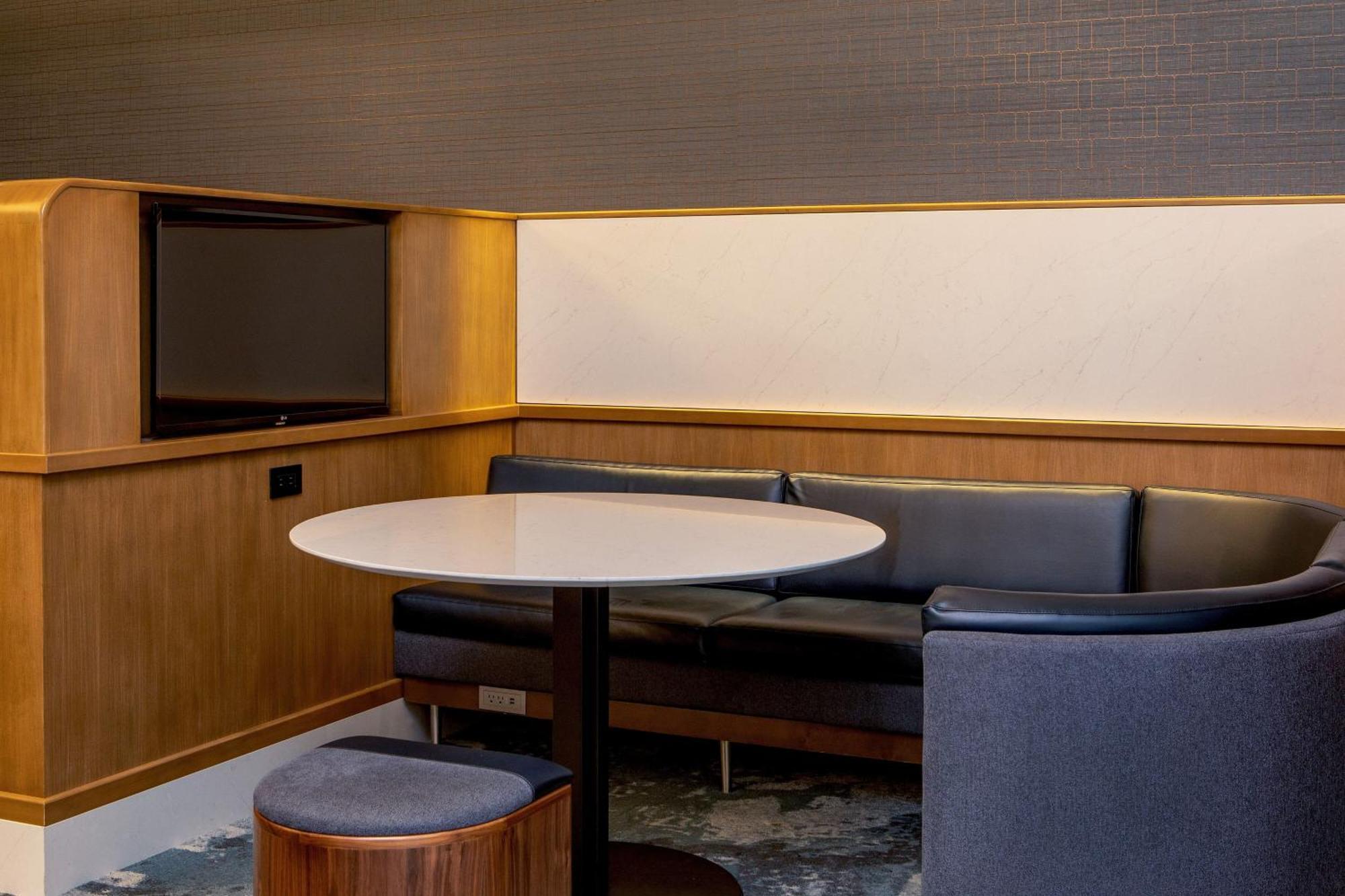 Courtyard By Marriott Times Square West Khách sạn 3*