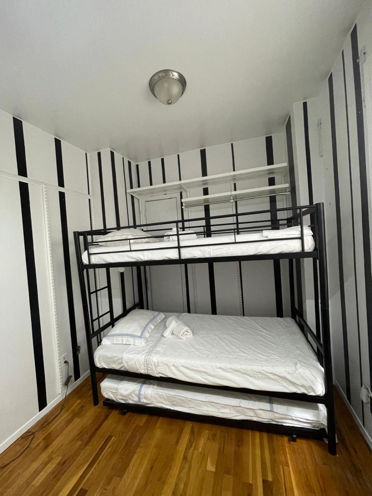 2 Bedrooms Flat 5 Minutes From Times Square Căn hộ *