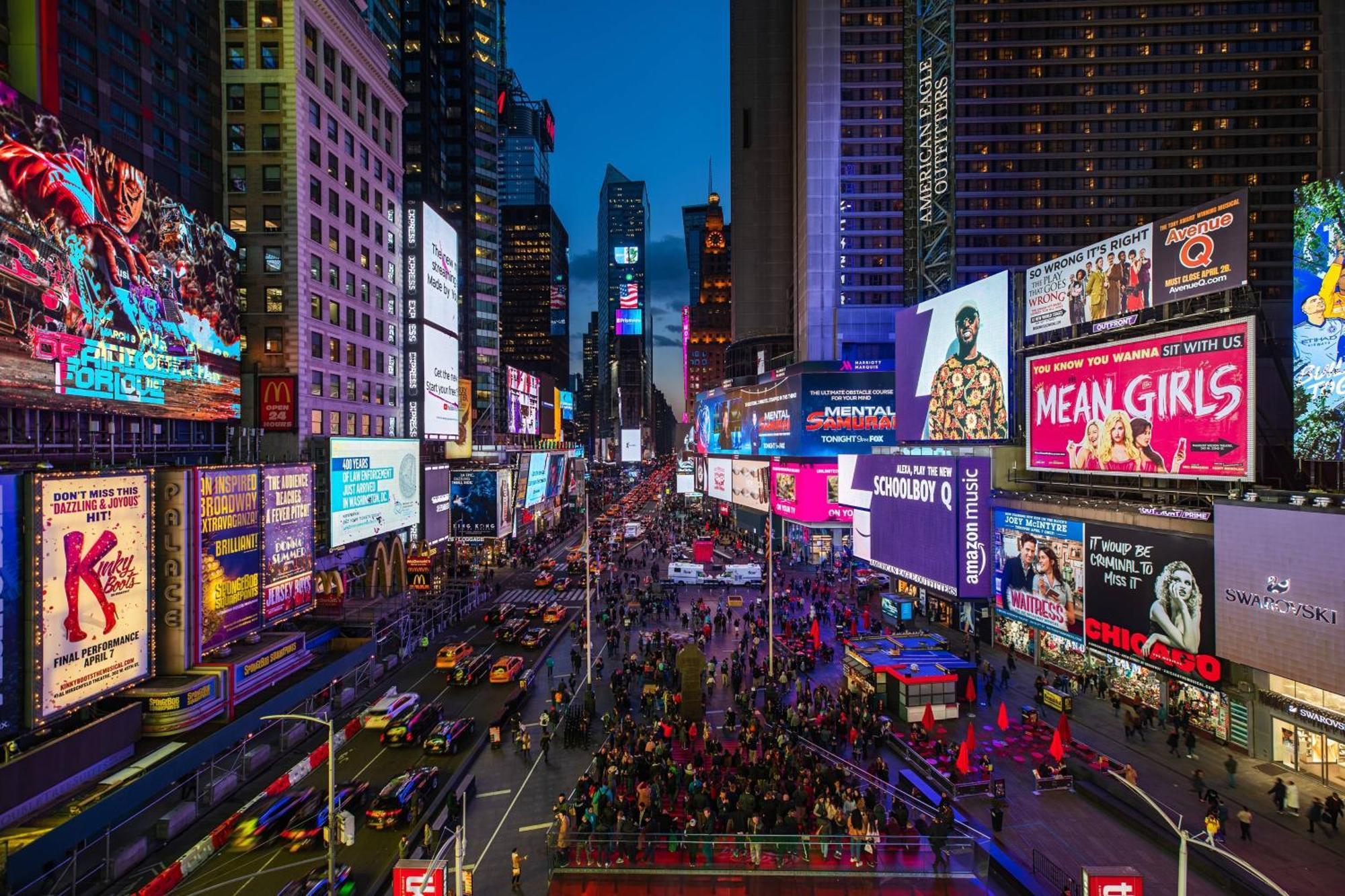 Khách sạn Renaissance Times Square By Marriott 4*