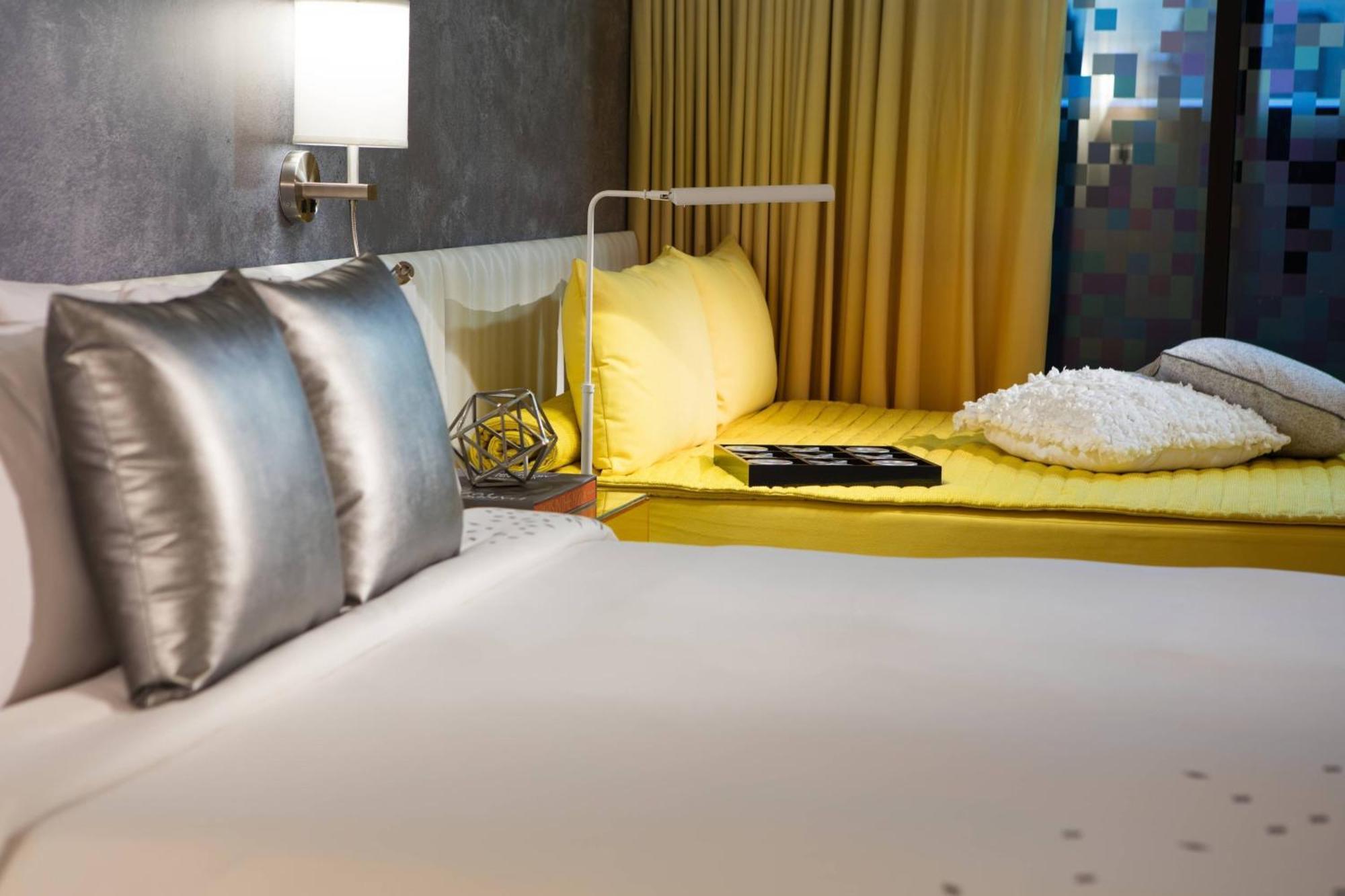 Khách sạn Renaissance Times Square By Marriott 4*