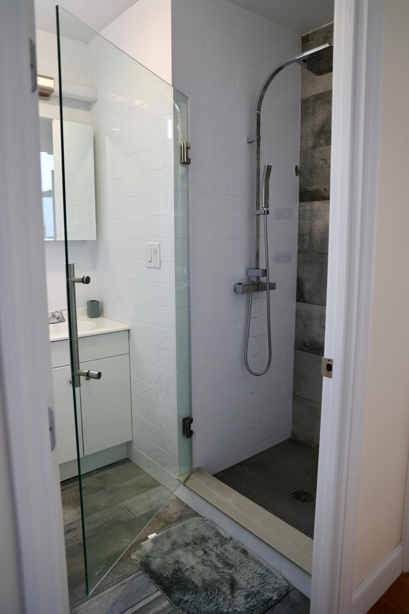 Căn hộ Modern 4 Bedroom In