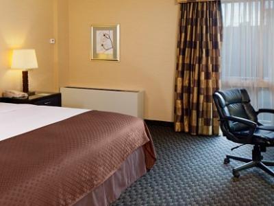 Khách sạn Doubletree By Hilton Jfk Airport 3*