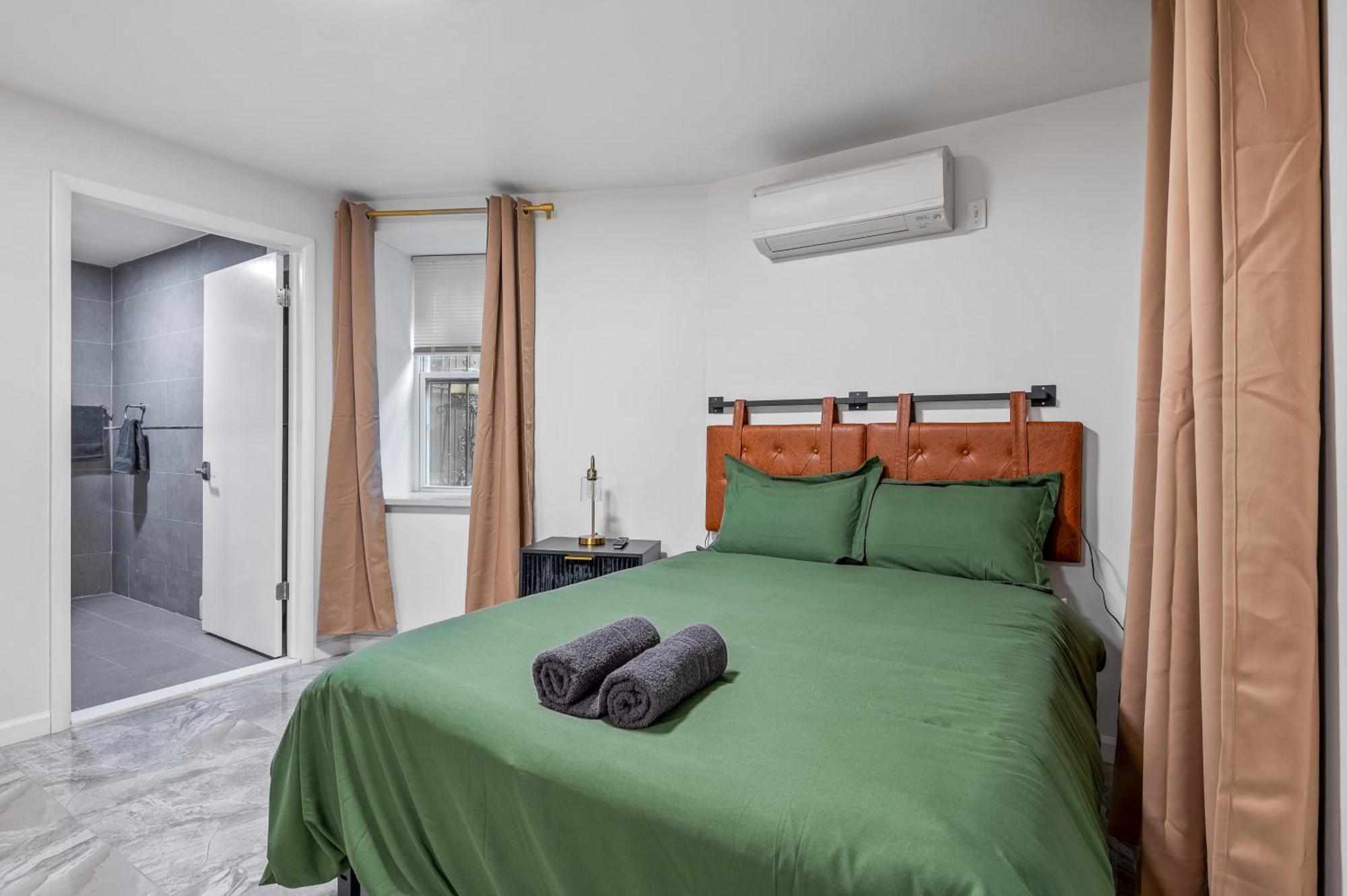 Khách sạn Upper East Side Luxury 3br 2b 1700 Square Feet 4*
