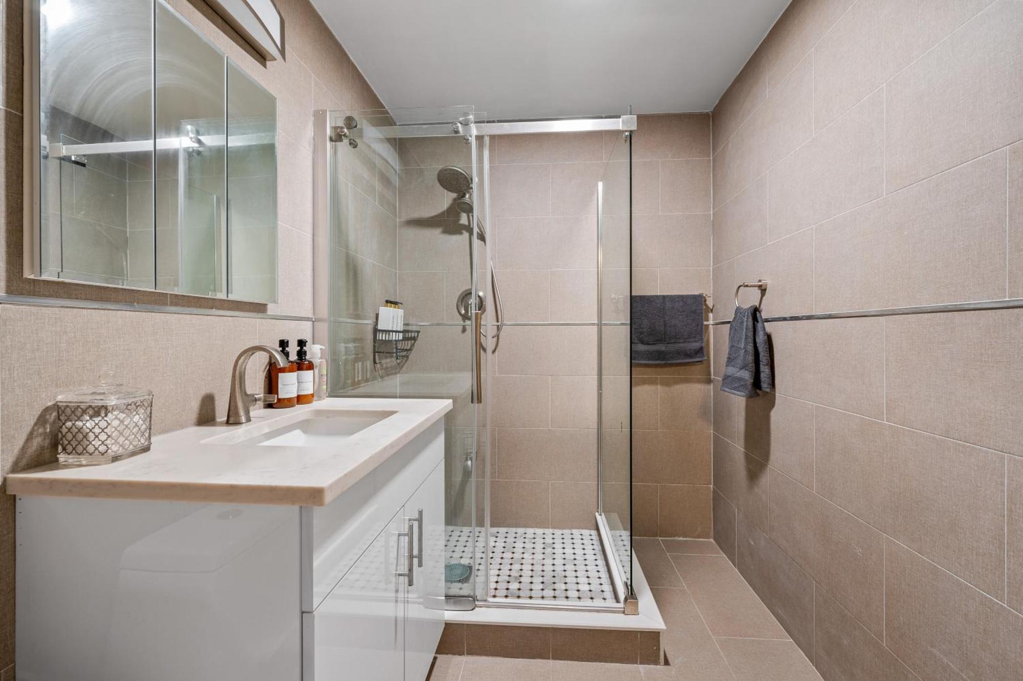 Khách sạn Upper East Side Luxury 3br 2b 1700 Square Feet