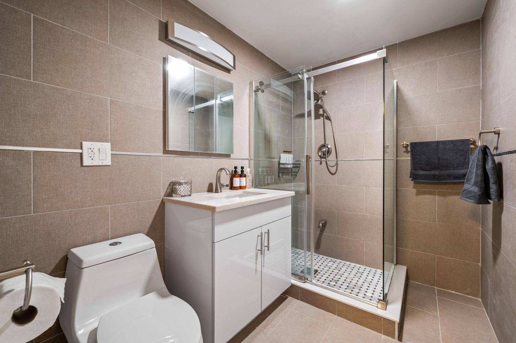 Khách sạn Upper East Side Luxury 3br 2b 1700 Square Feet 4*