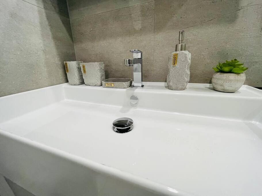 78-3a Luxury Brand New Modern 1br W&d Nova York