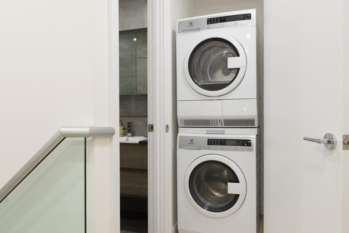 Căn hộ 75-3b 3br Luxury Duplex Brand New W&d Elevator