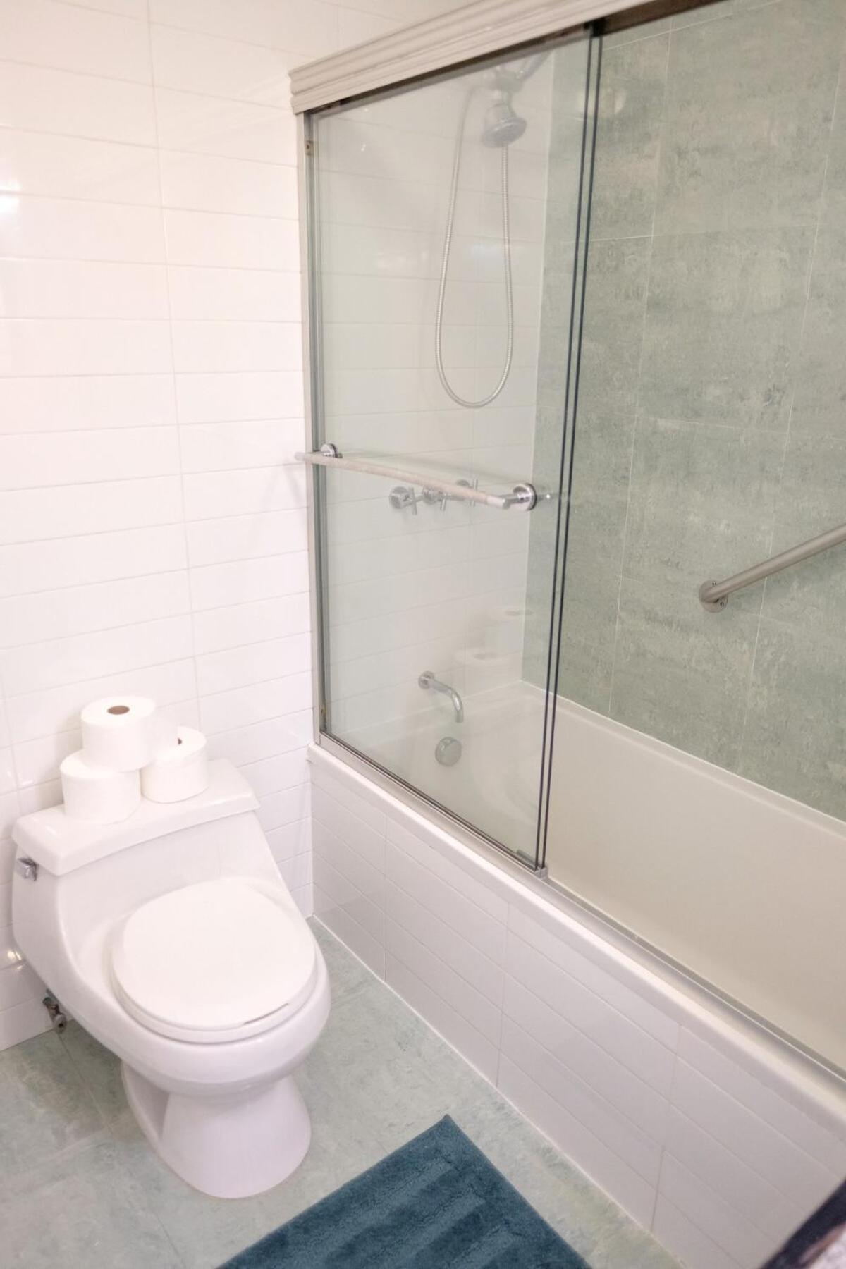 Spacious 4br 2ba With Private Outdoor Space Uws *