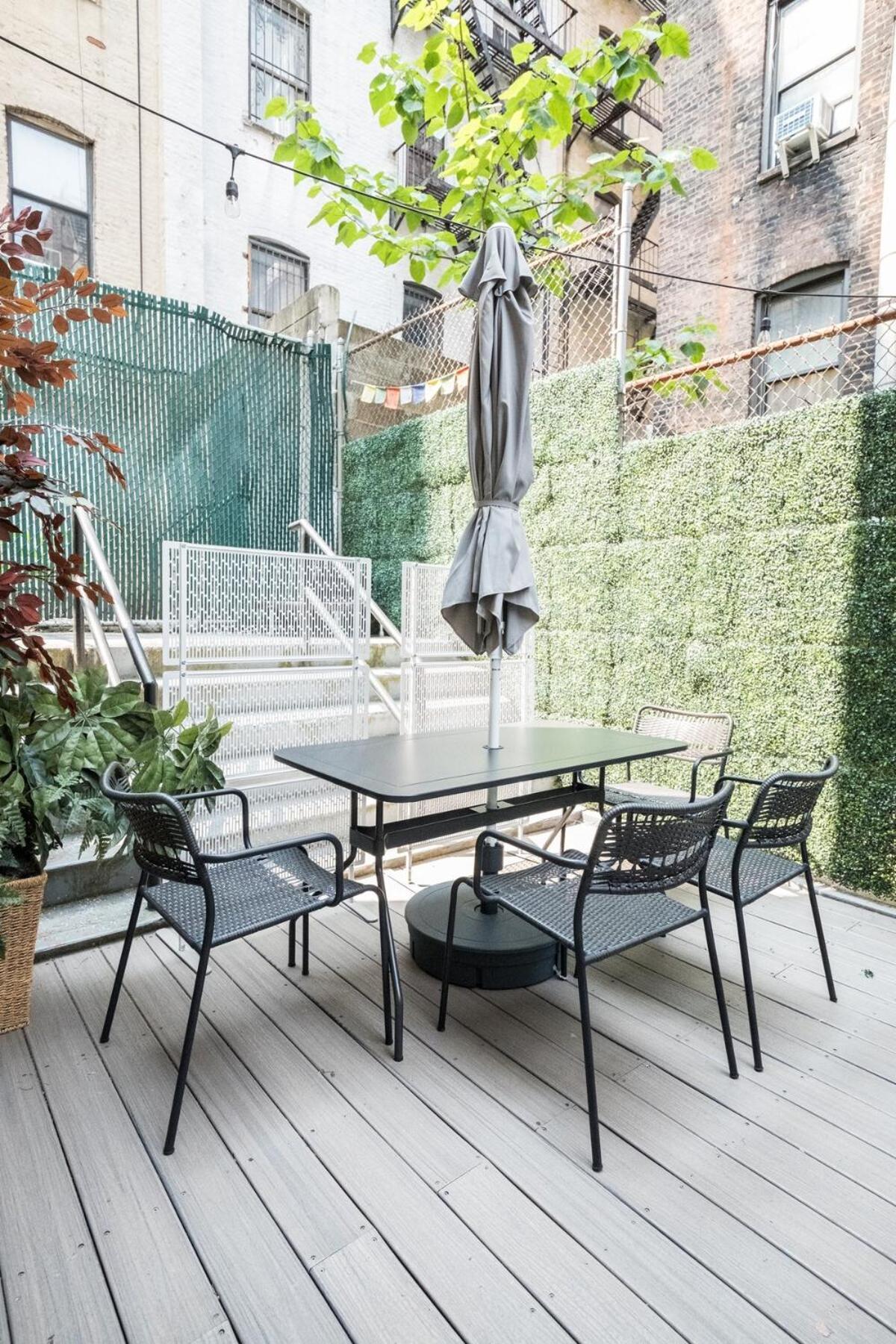 Spacious 4br 2ba With Private Outdoor Space Uws Apartment *