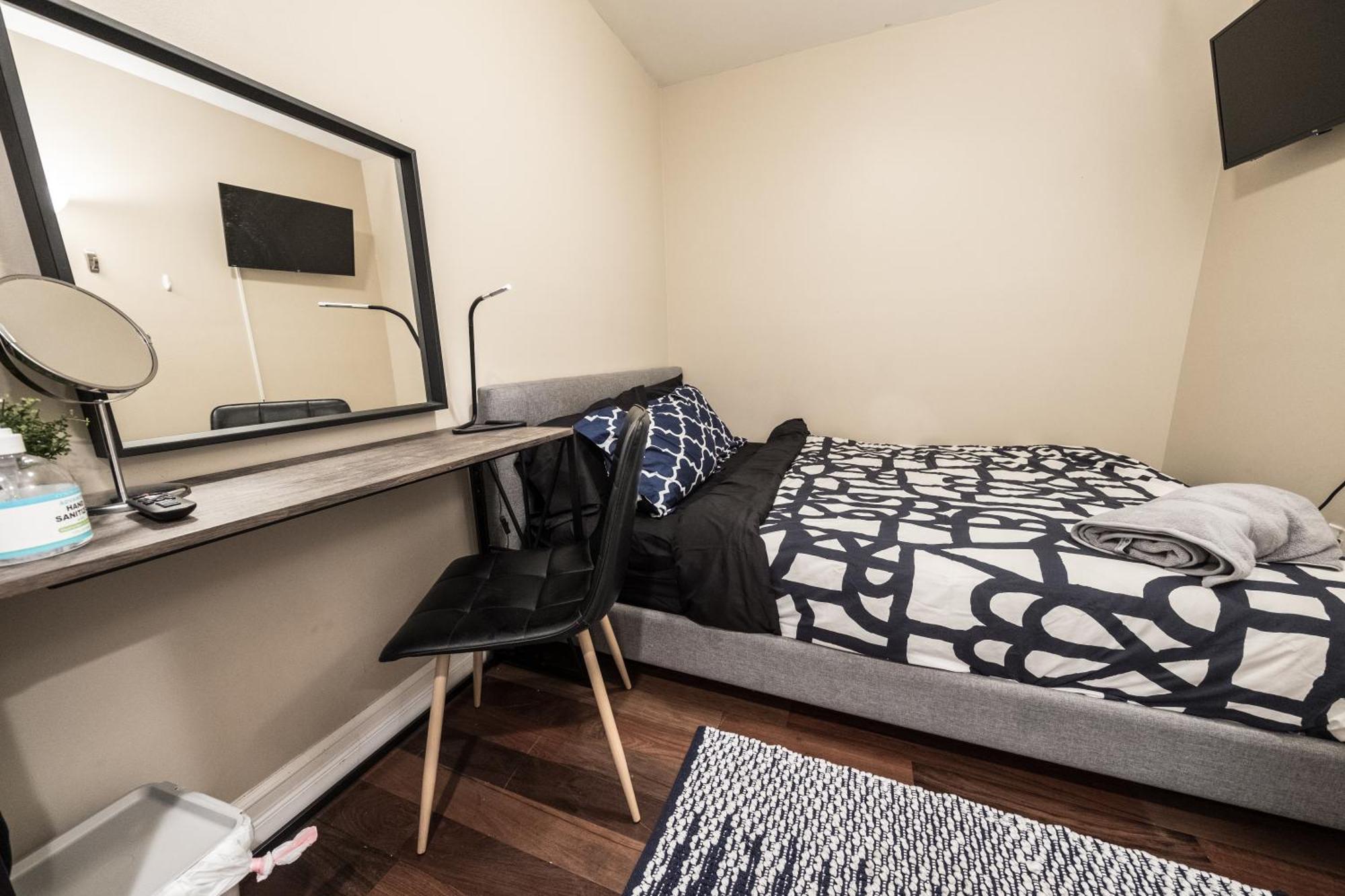 Spacious 4br 2ba With Private Outdoor Space Uws Apartment *