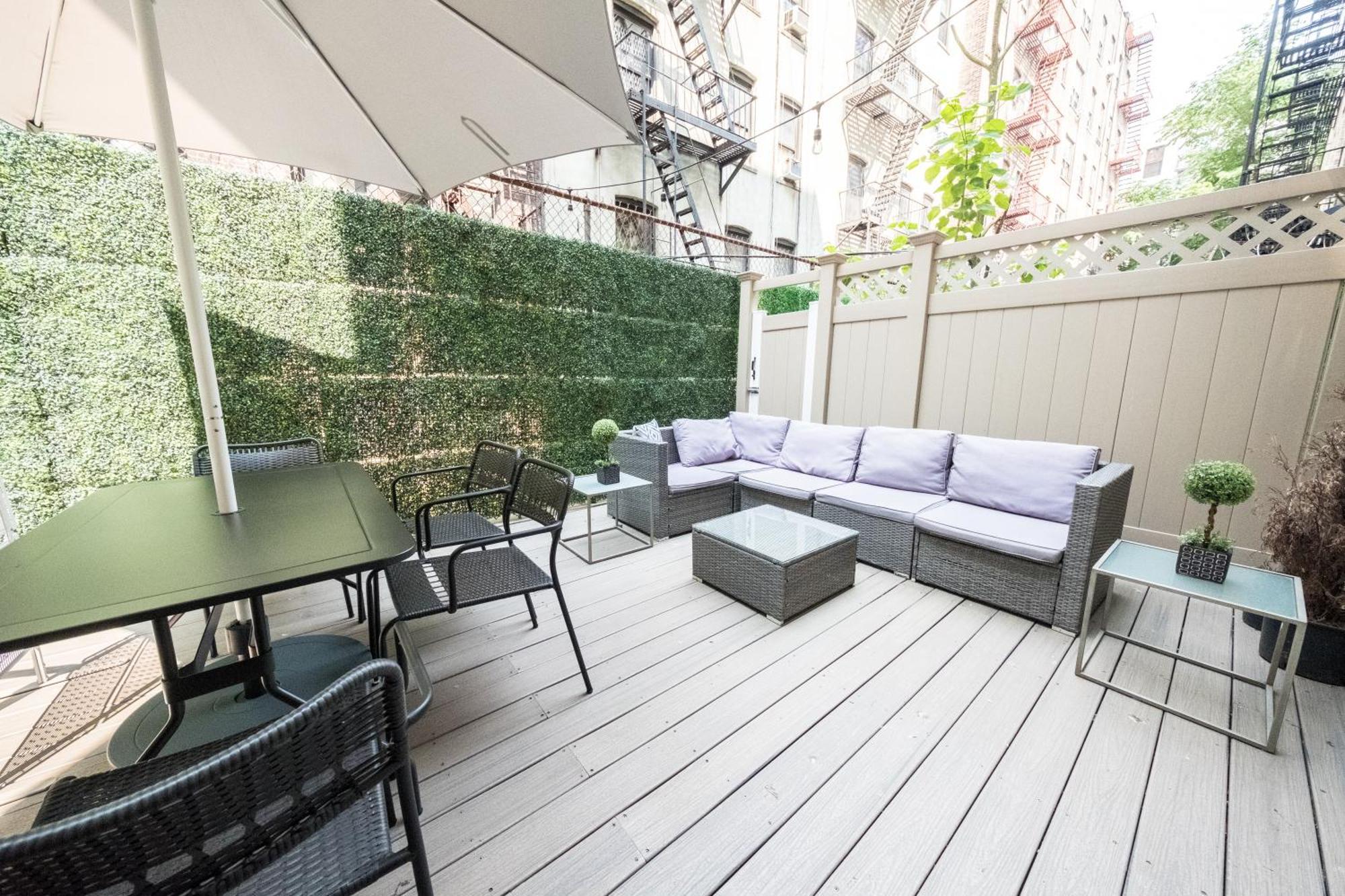 Spacious 4br 2ba With Private Outdoor Space Uws Apartment *