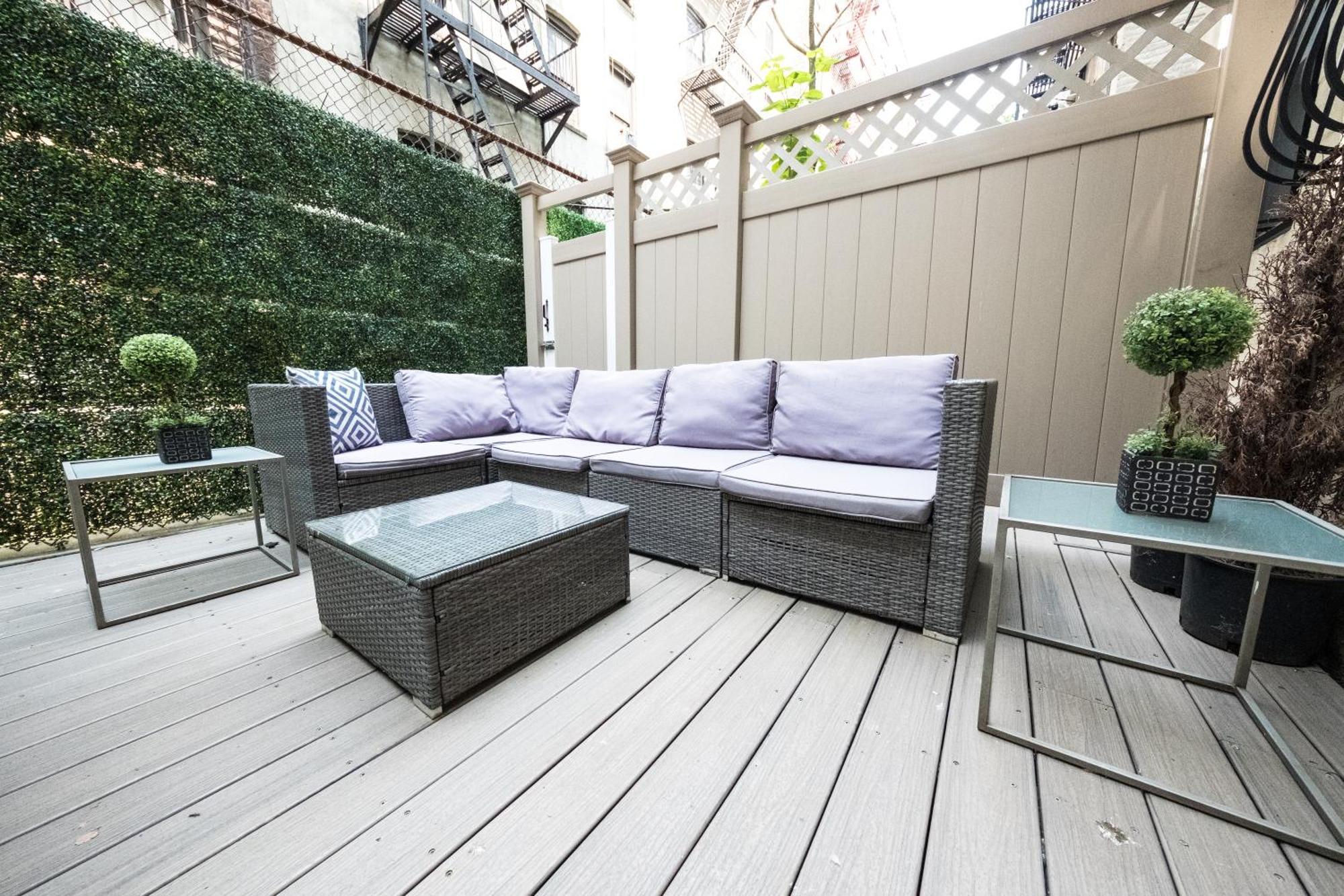 Spacious 4br 2ba With Private Outdoor Space Uws Apartment *