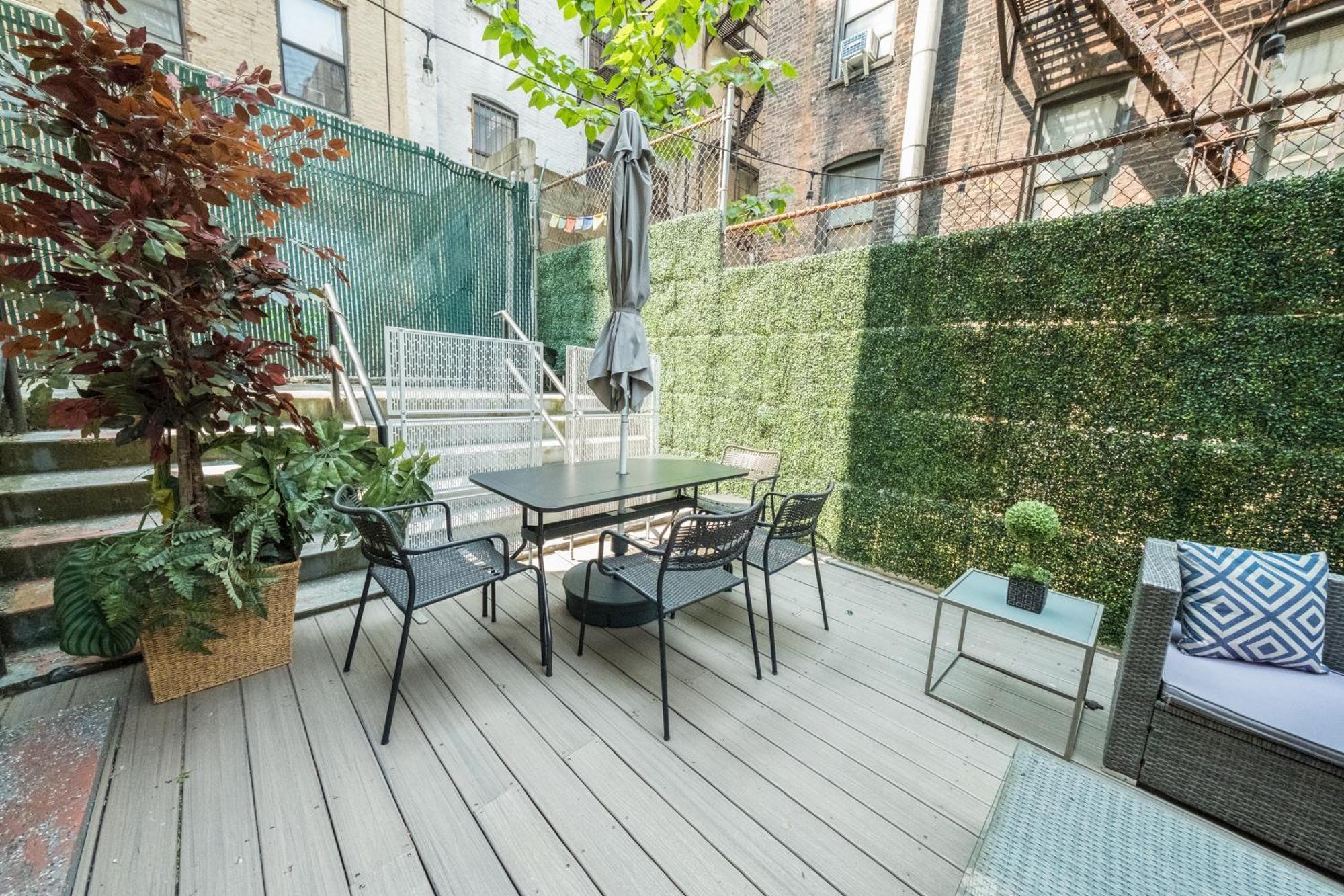 Spacious 4br 2ba With Private Outdoor Space Uws Apartment