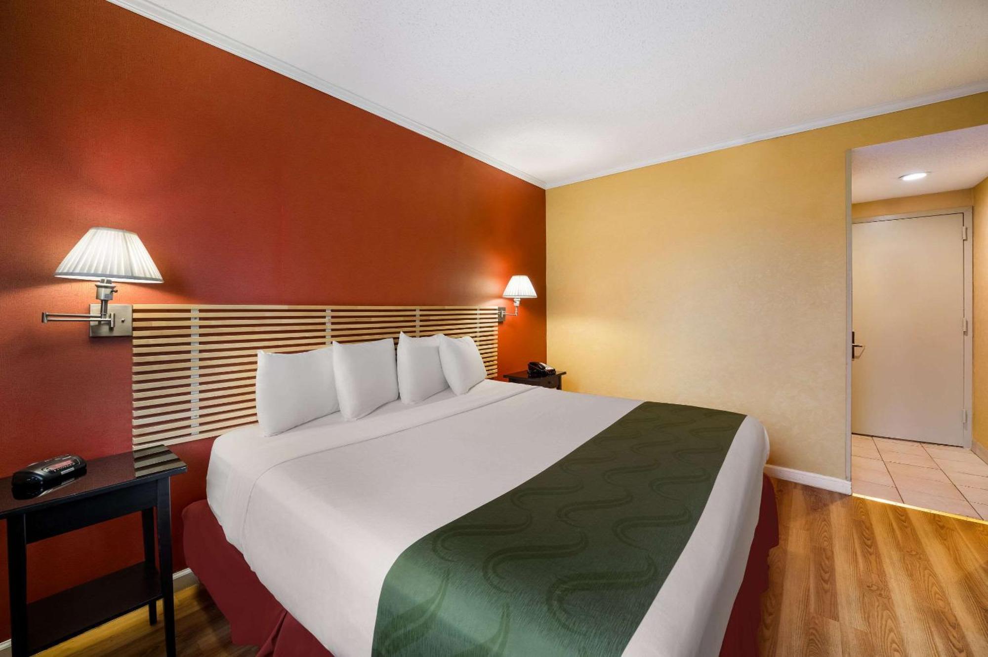 Khách sạn Quality Jfk Airport Rockaway Blvd 2*