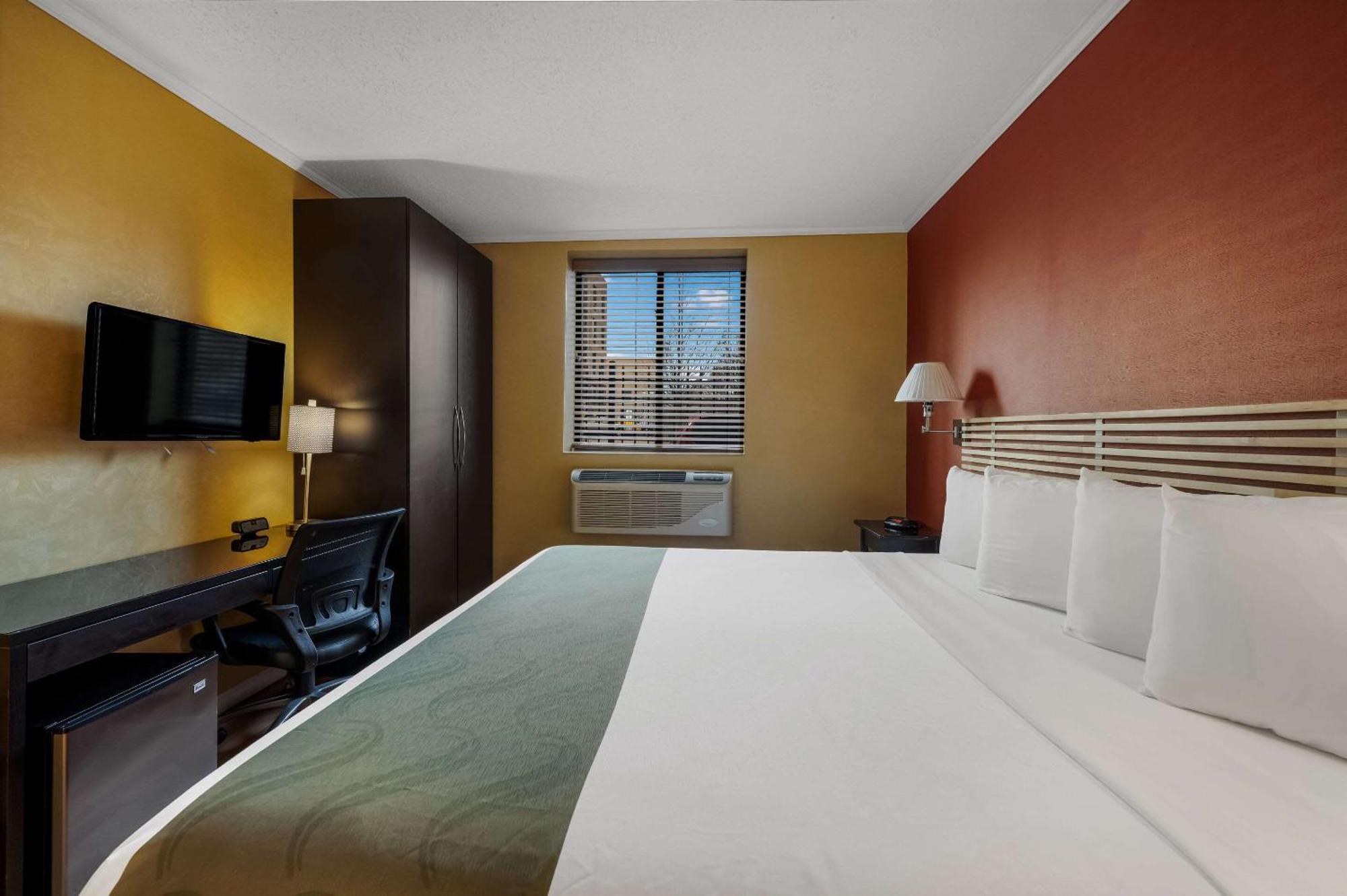 Khách sạn Quality Jfk Airport Rockaway Blvd 2*