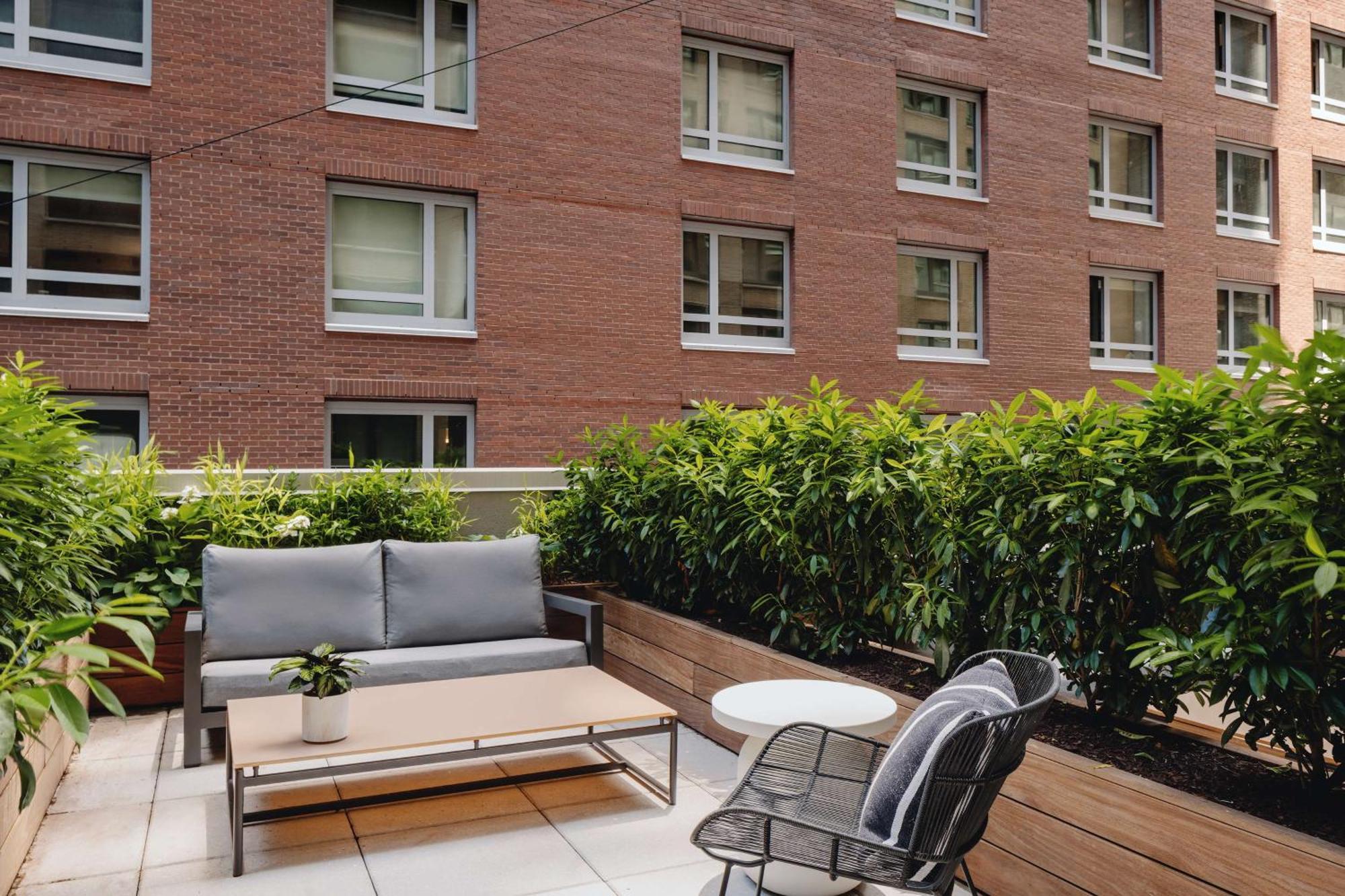 Khách sạn Arlo Midtown 4*