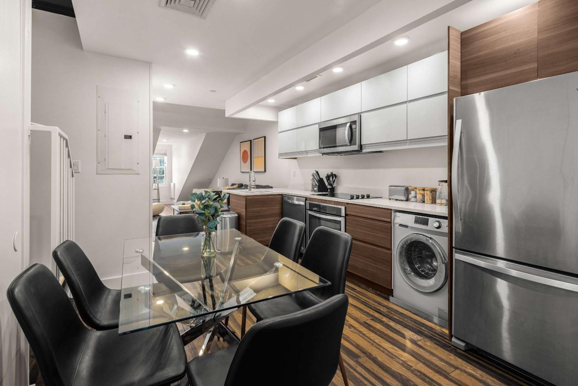 Căn hộ Spacious 3br Family Haven In Lower Manhattan *