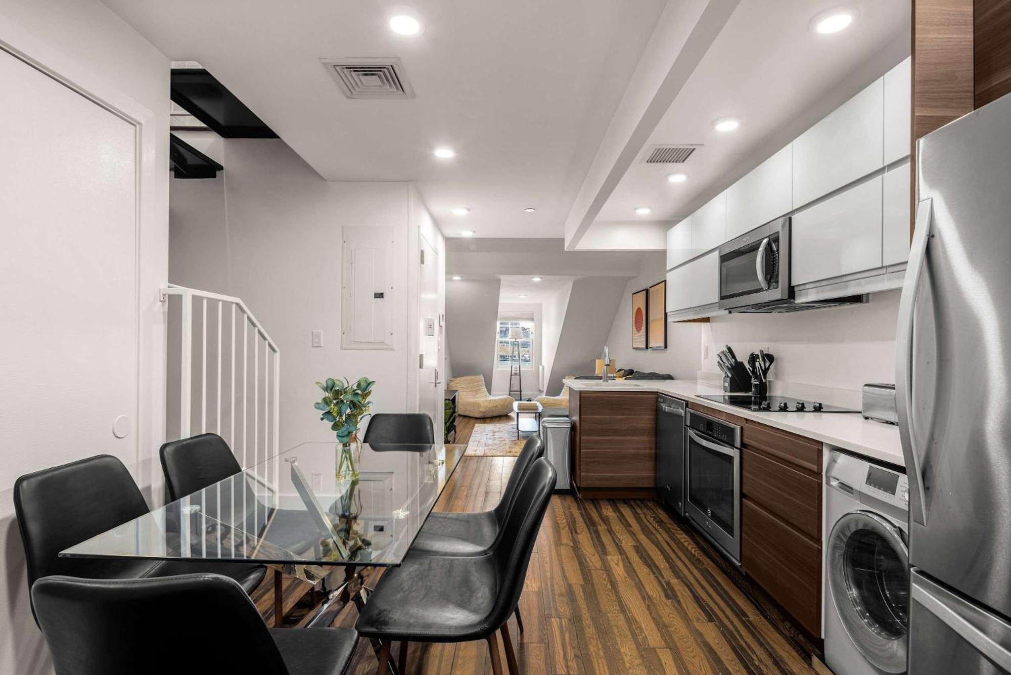 Căn hộ Spacious 3br Family Haven In Lower Manhattan *