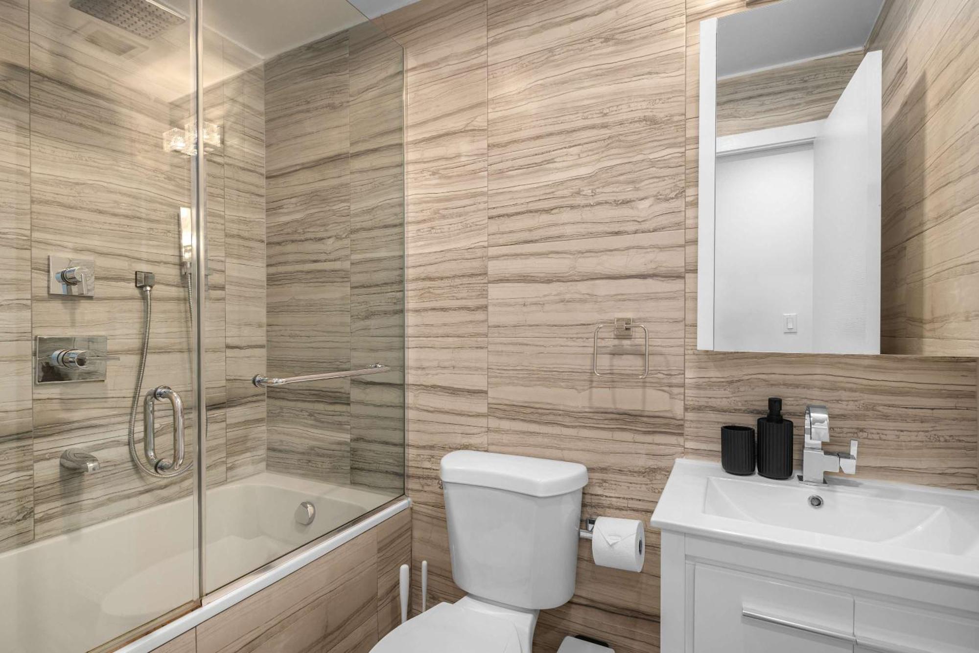 Căn hộ Spacious 3br Family Haven In Lower Manhattan New York