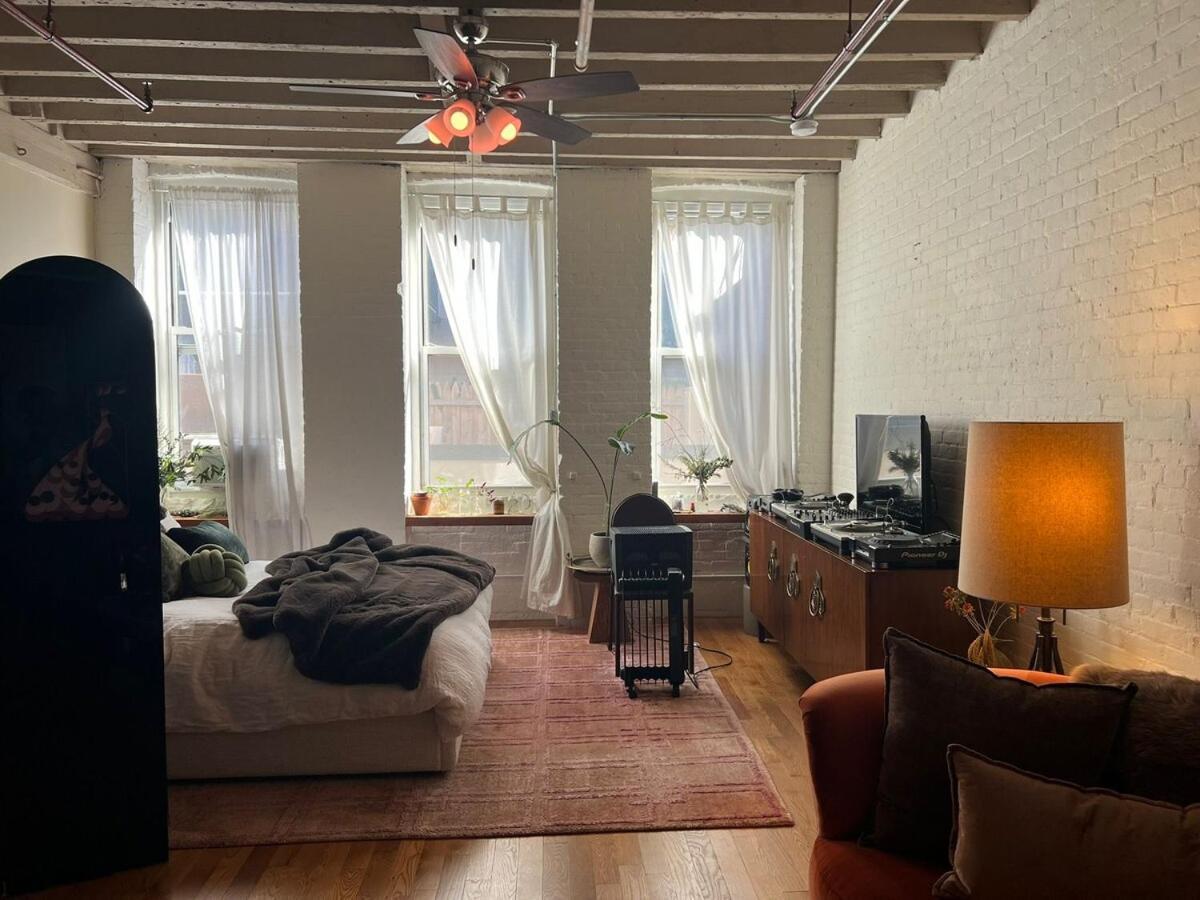 Zen Artist Loft In Williamsburg *