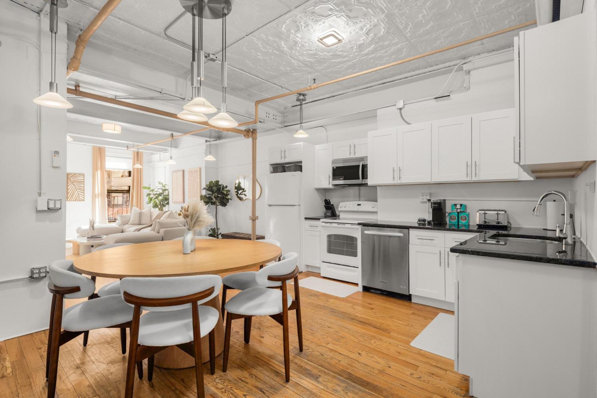 Căn hộ Stylish And Spacious 3 Bdr Unit In Dumbo Nyc