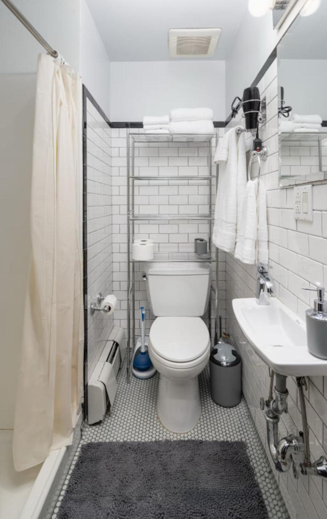 Spacious 4bd With Backyard In Manhattan
