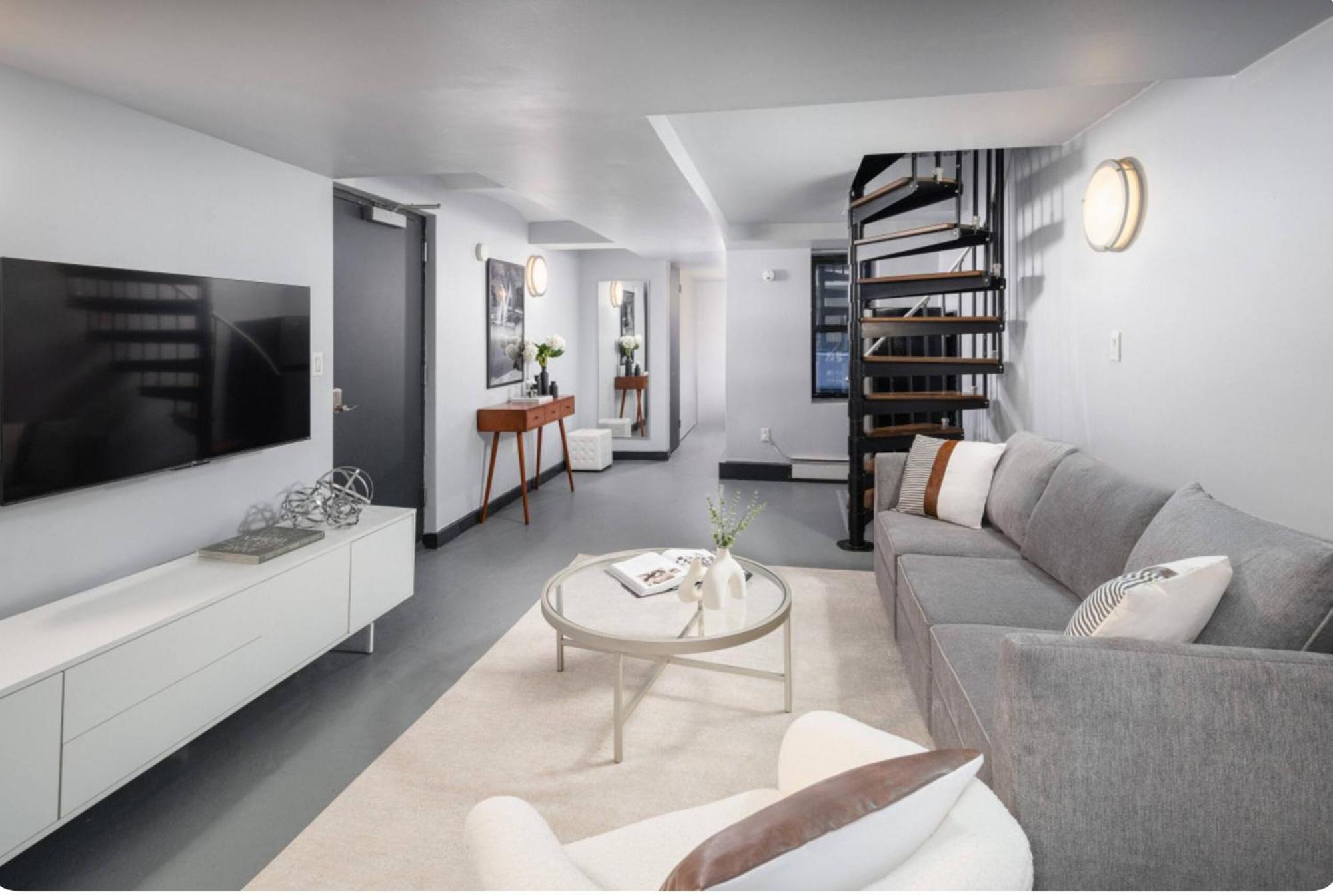 Spacious 4bd With Backyard In Manhattan
