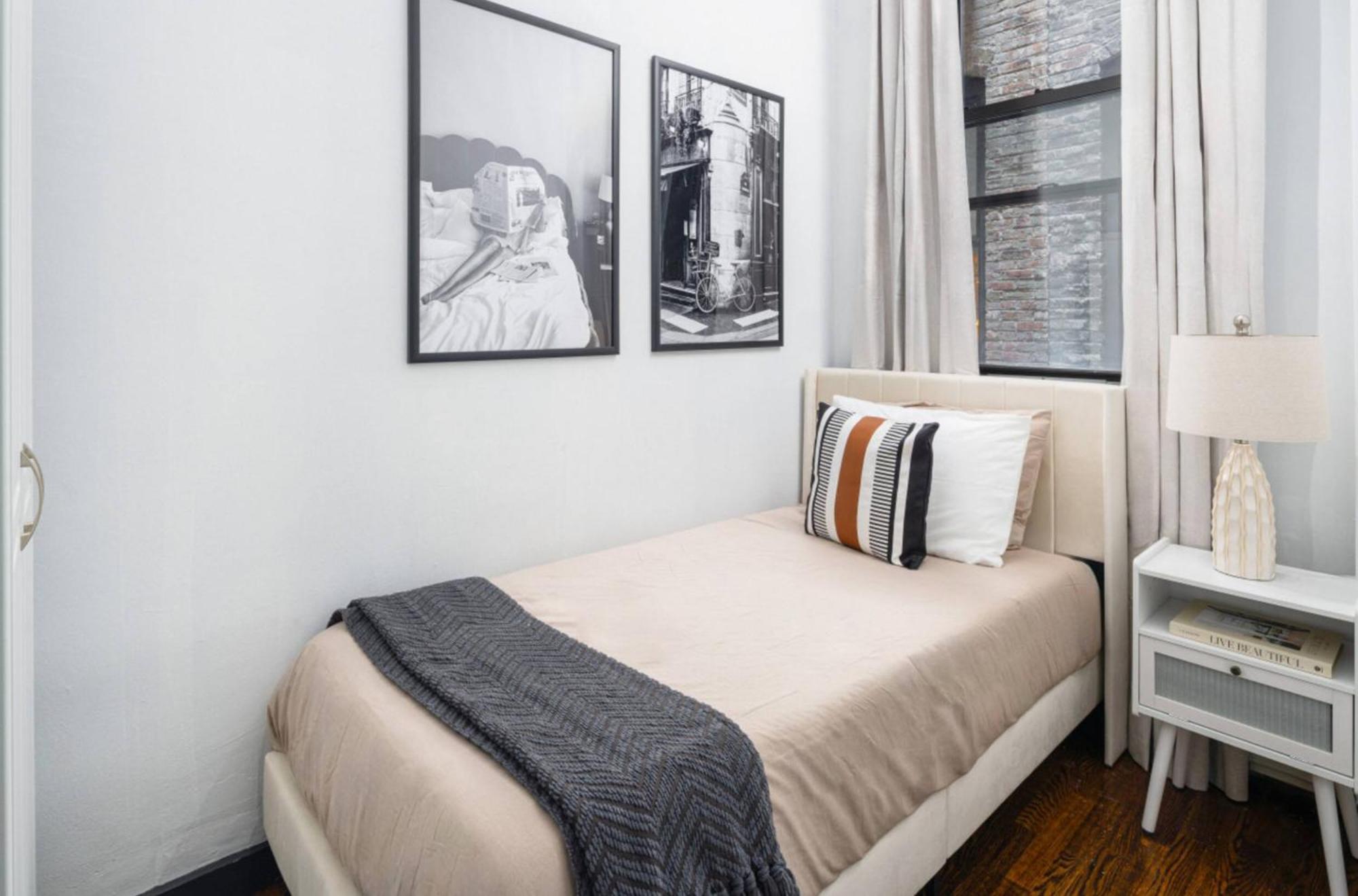 Spacious 4bd With Backyard In Manhattan