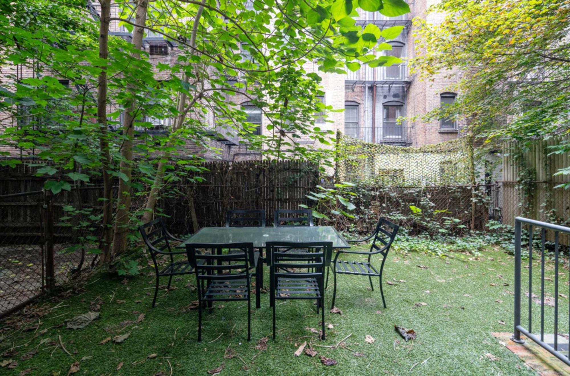Apartment Spacious 4bd With Backyard In Manhattan New York