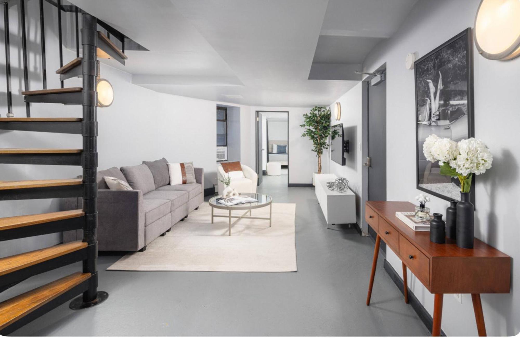 Spacious 4bd With Backyard In Manhattan Apartment New York