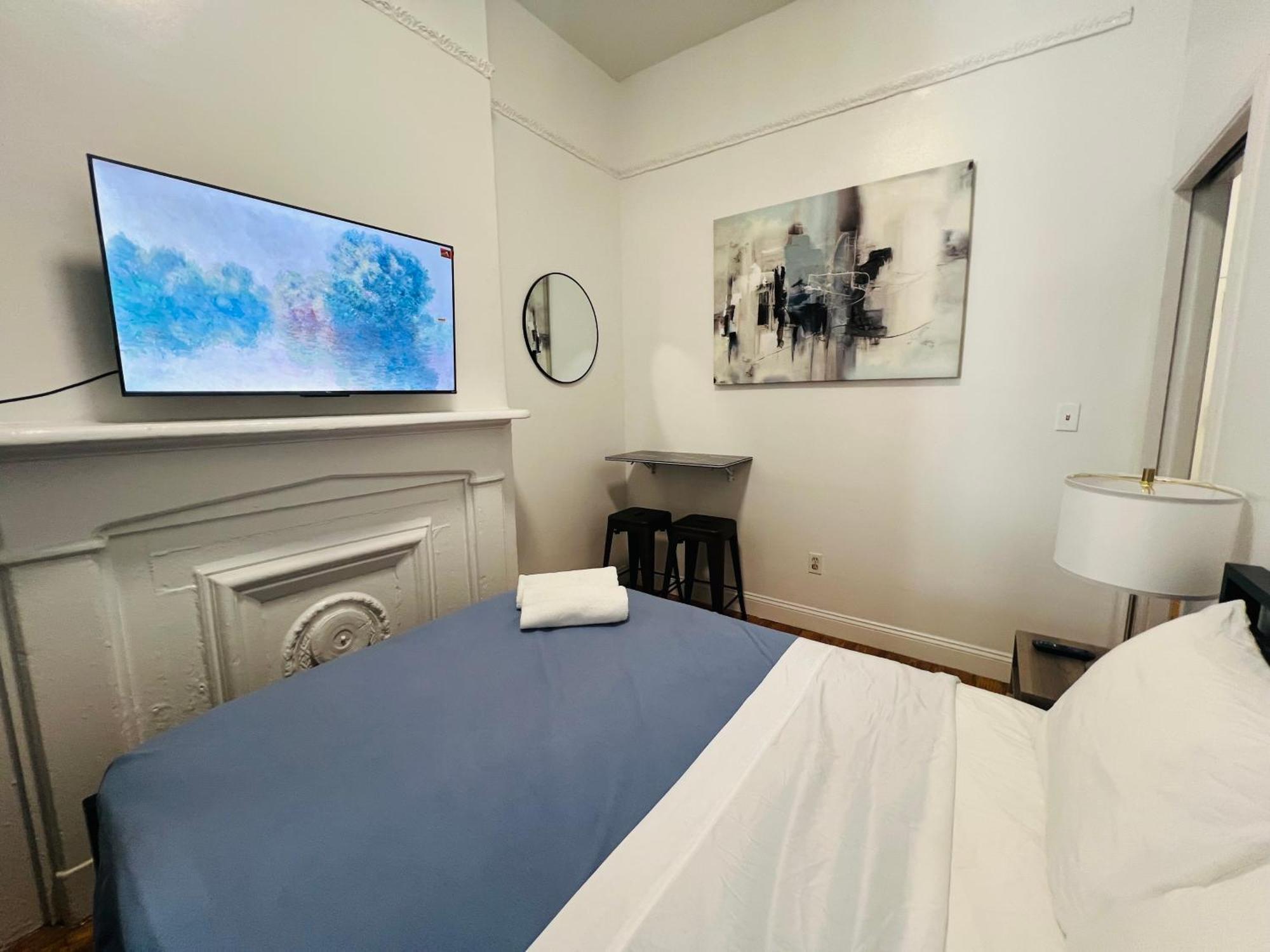 2bd-2ba Theater District Apartment