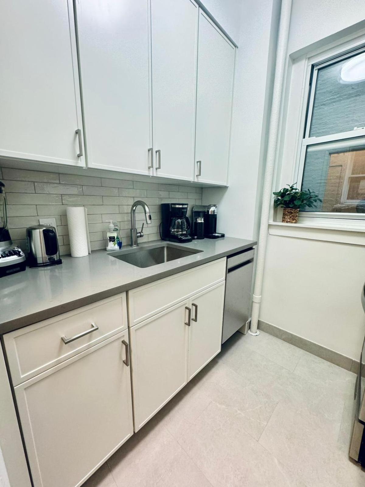 Upper East Side 2 Bedrooms Gem Căn hộ
