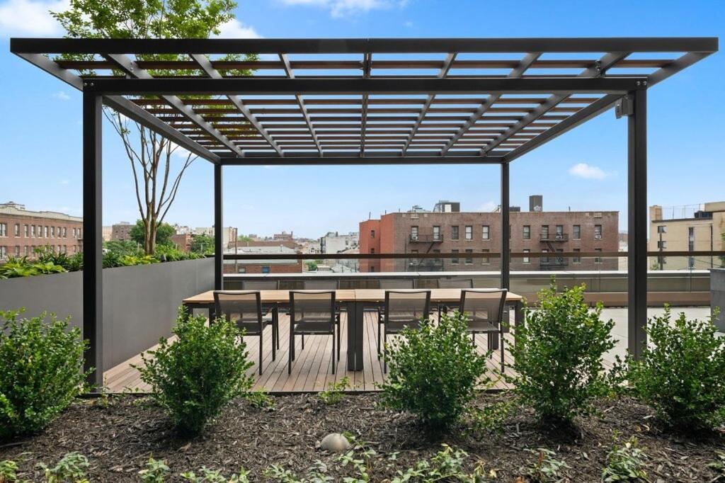 Sleek And Stylish Studio, Luxe Perks In Prime Spot