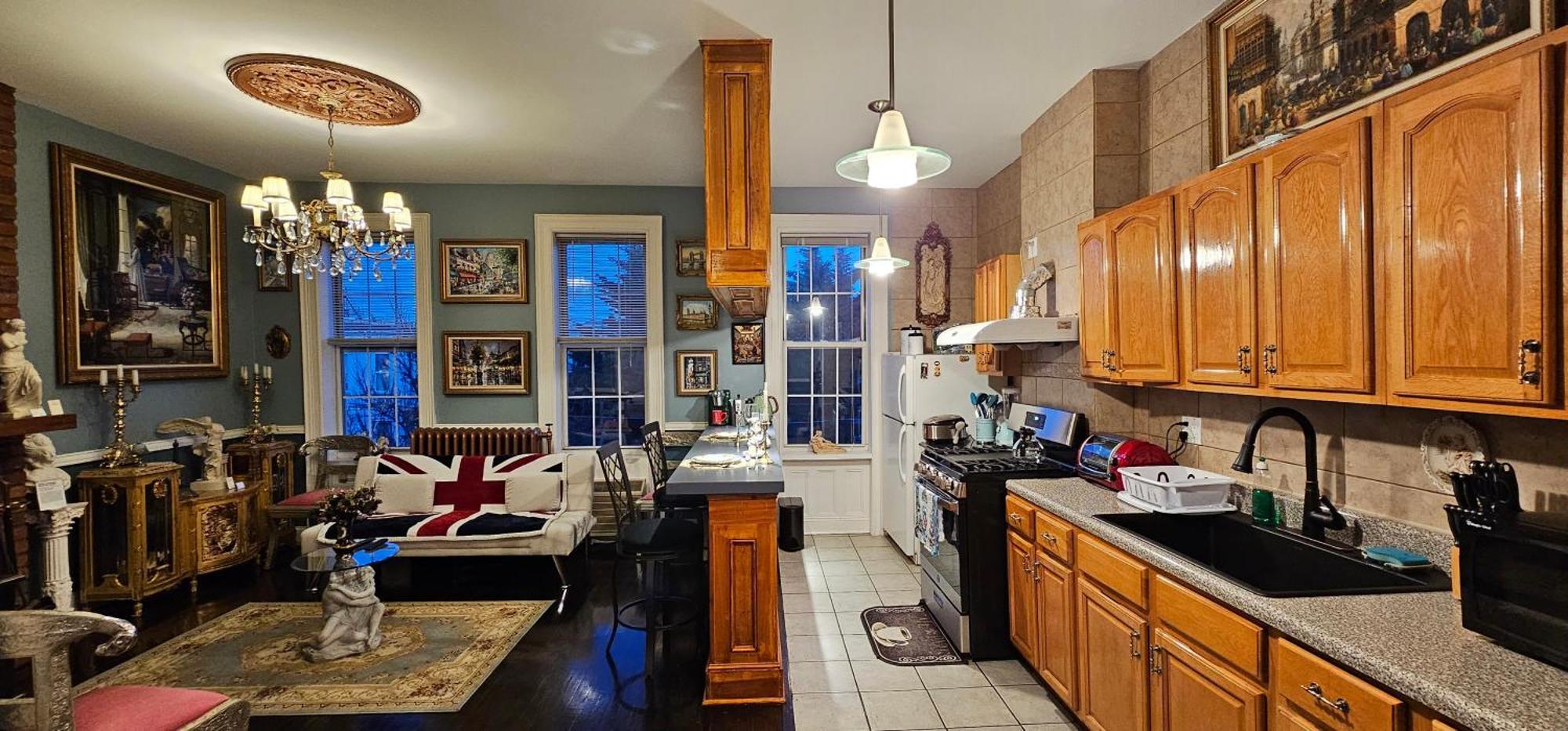 Luxurious At Colonial Townhouse Apartment