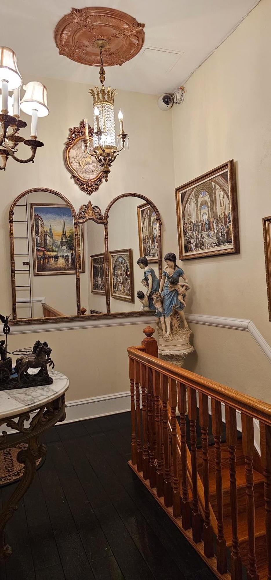 Luxurious At Colonial Townhouse New York