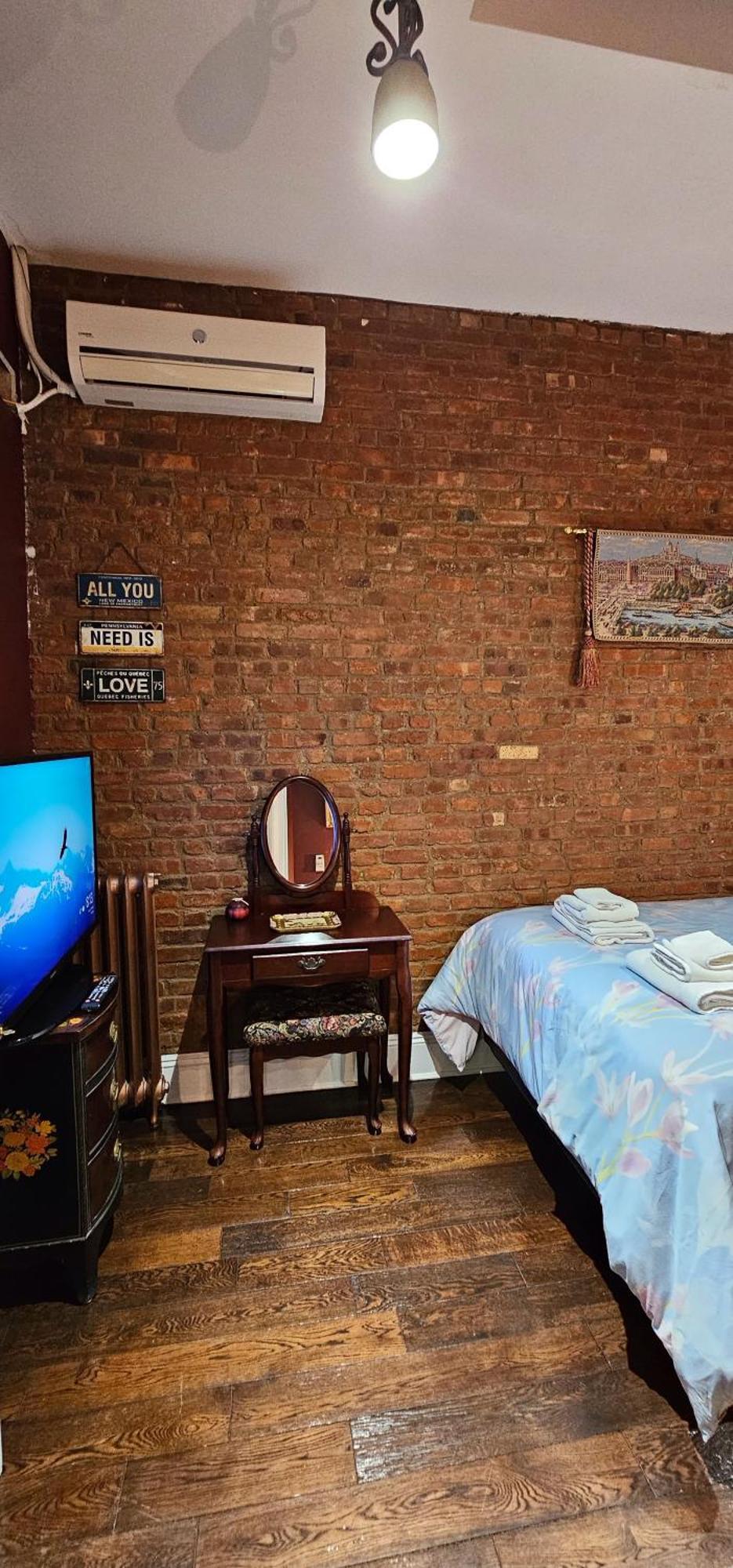 Luxurious At Colonial Townhouse