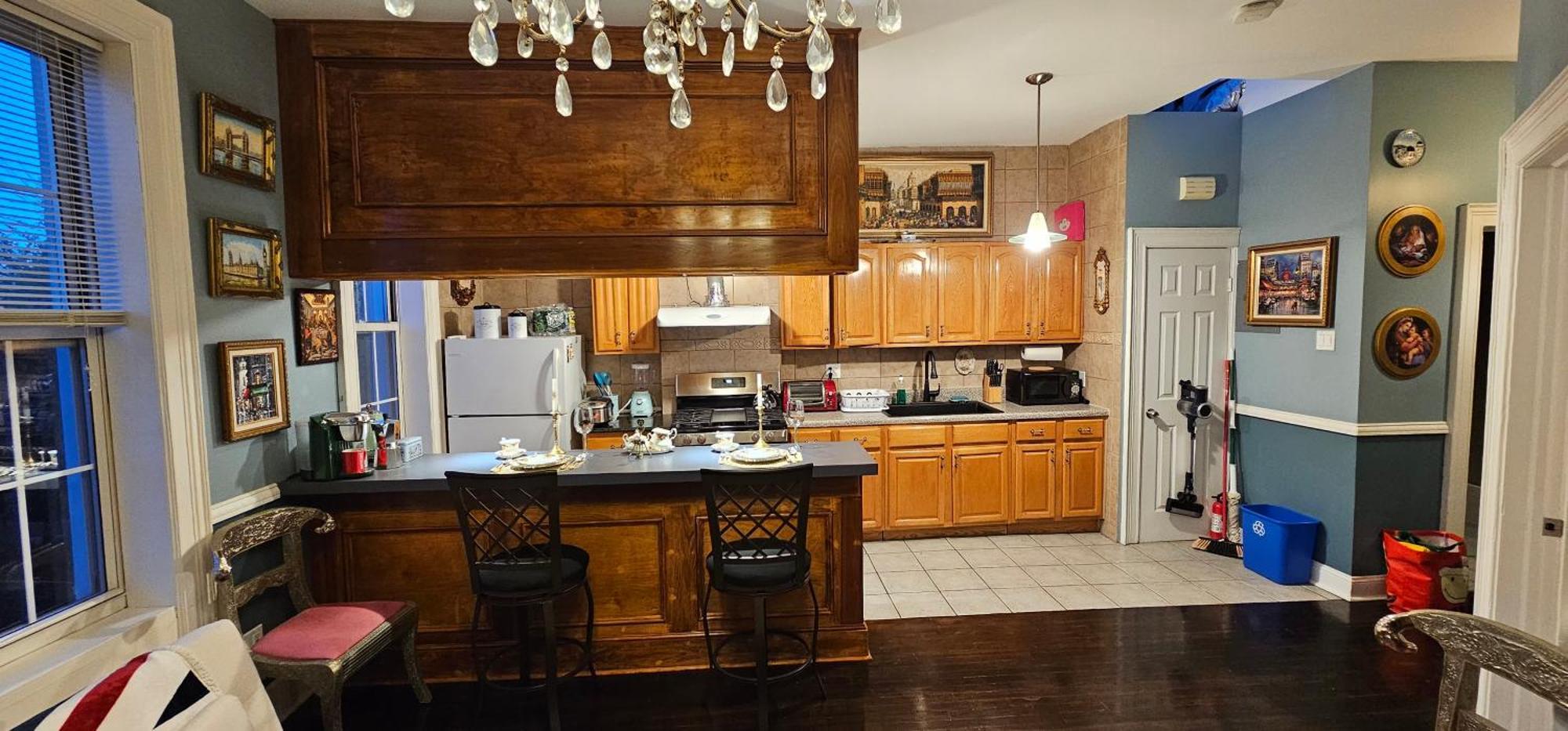 Luxurious At Colonial Townhouse Apartment *