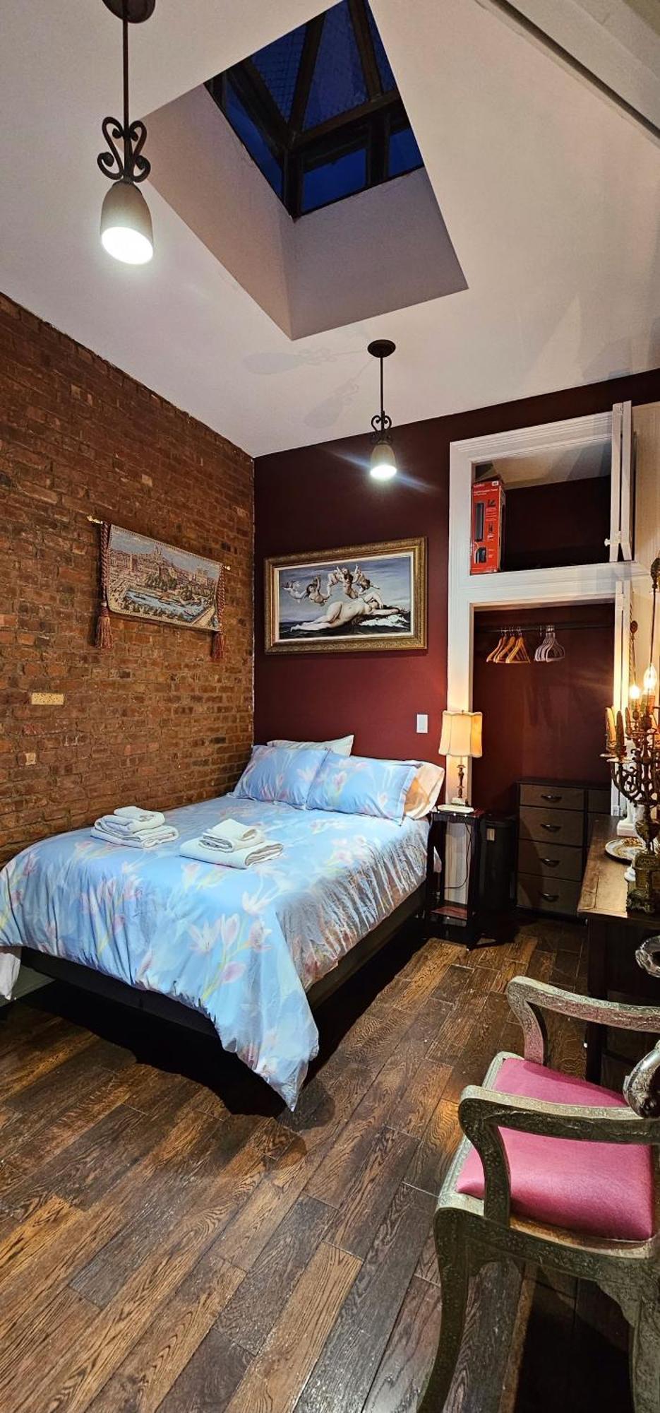 Luxurious At Colonial Townhouse Apartment New York