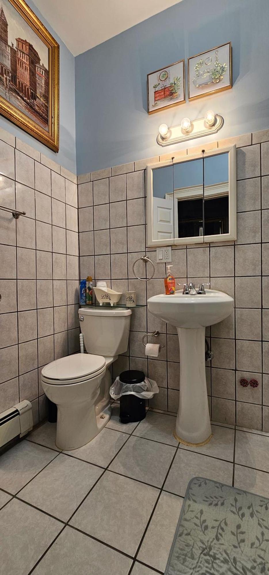 Luxurious At Colonial Townhouse Apartment *