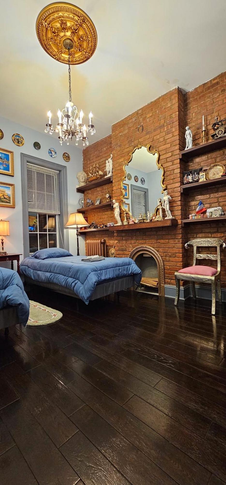 Luxurious At Colonial Townhouse * New York