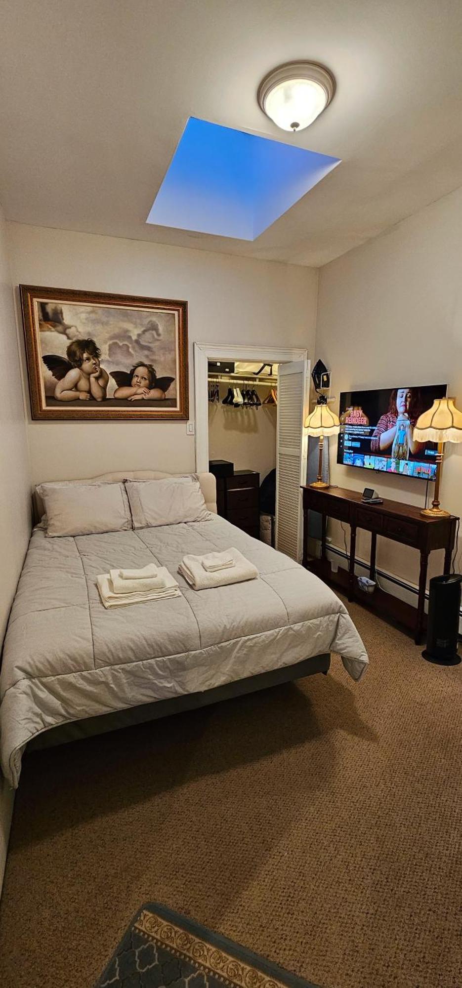 Luxurious At Colonial Townhouse