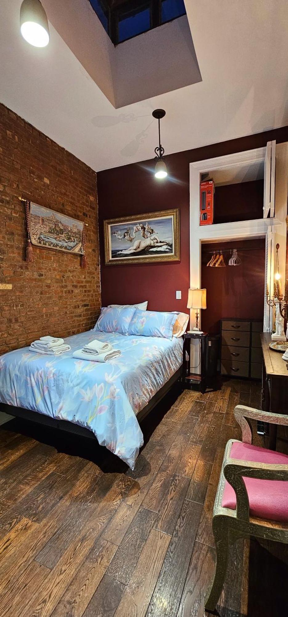 Luxurious At Colonial Townhouse Apartment