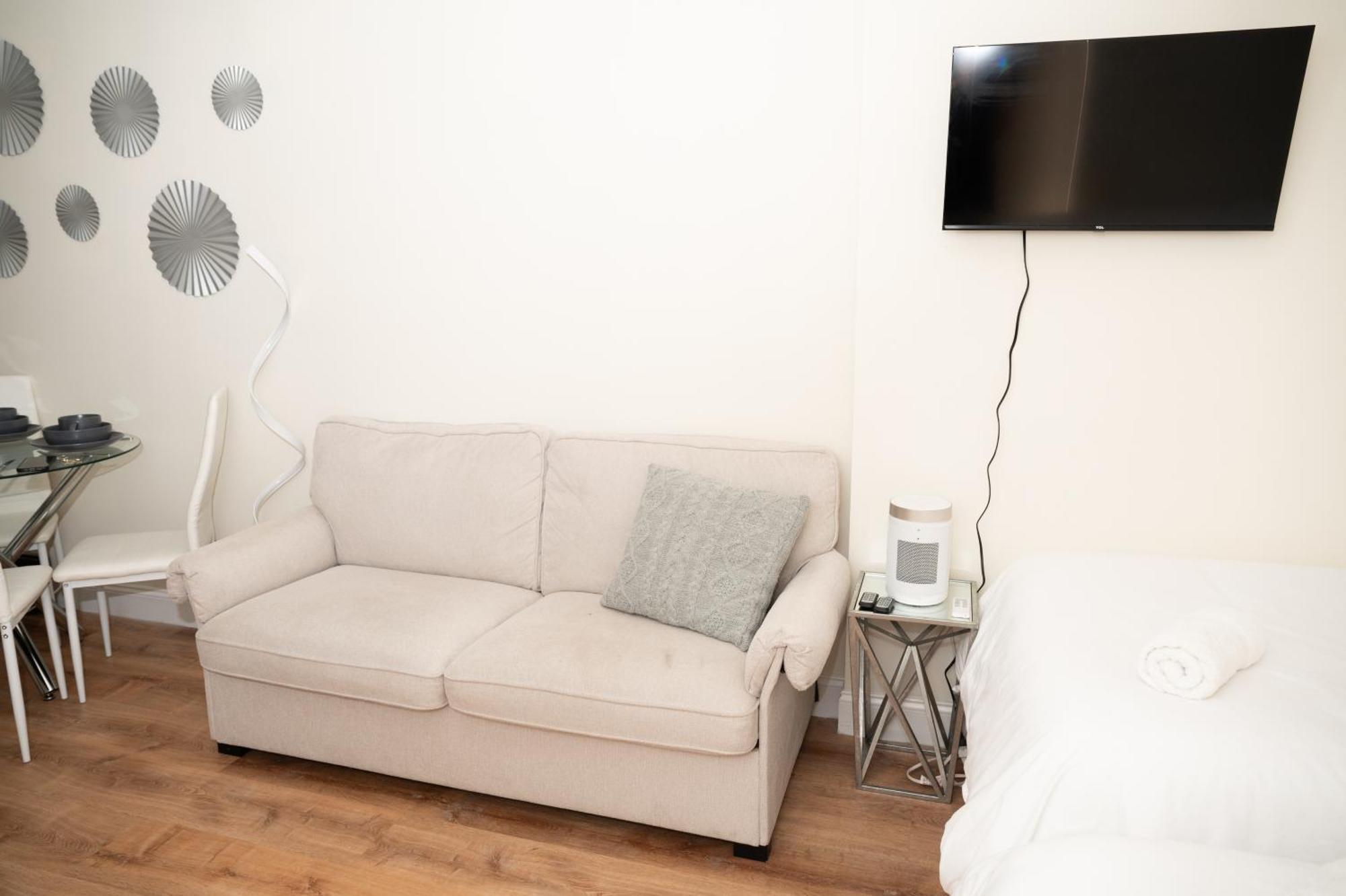 East Village Center W Full Amenities Great Location *