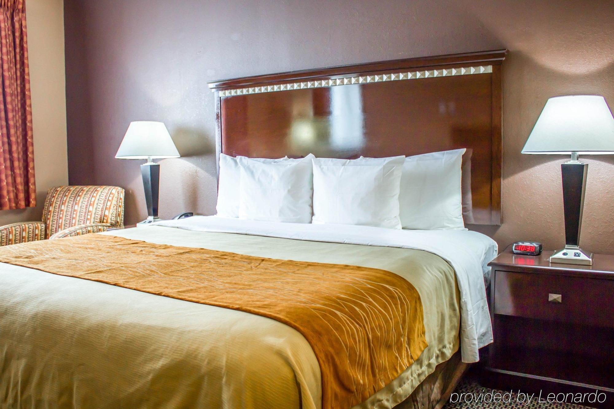Travelodge By Wyndham Queens Khách sạn