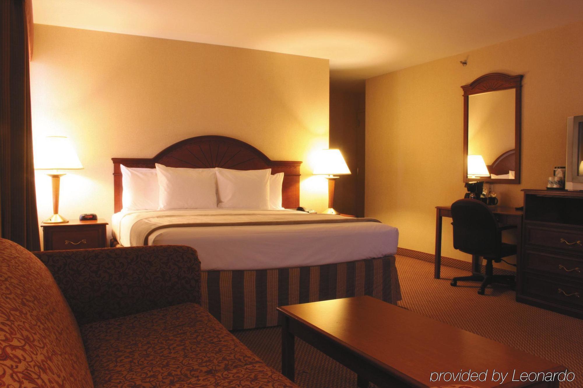La Quinta By Wyndham Queens Khách sạn