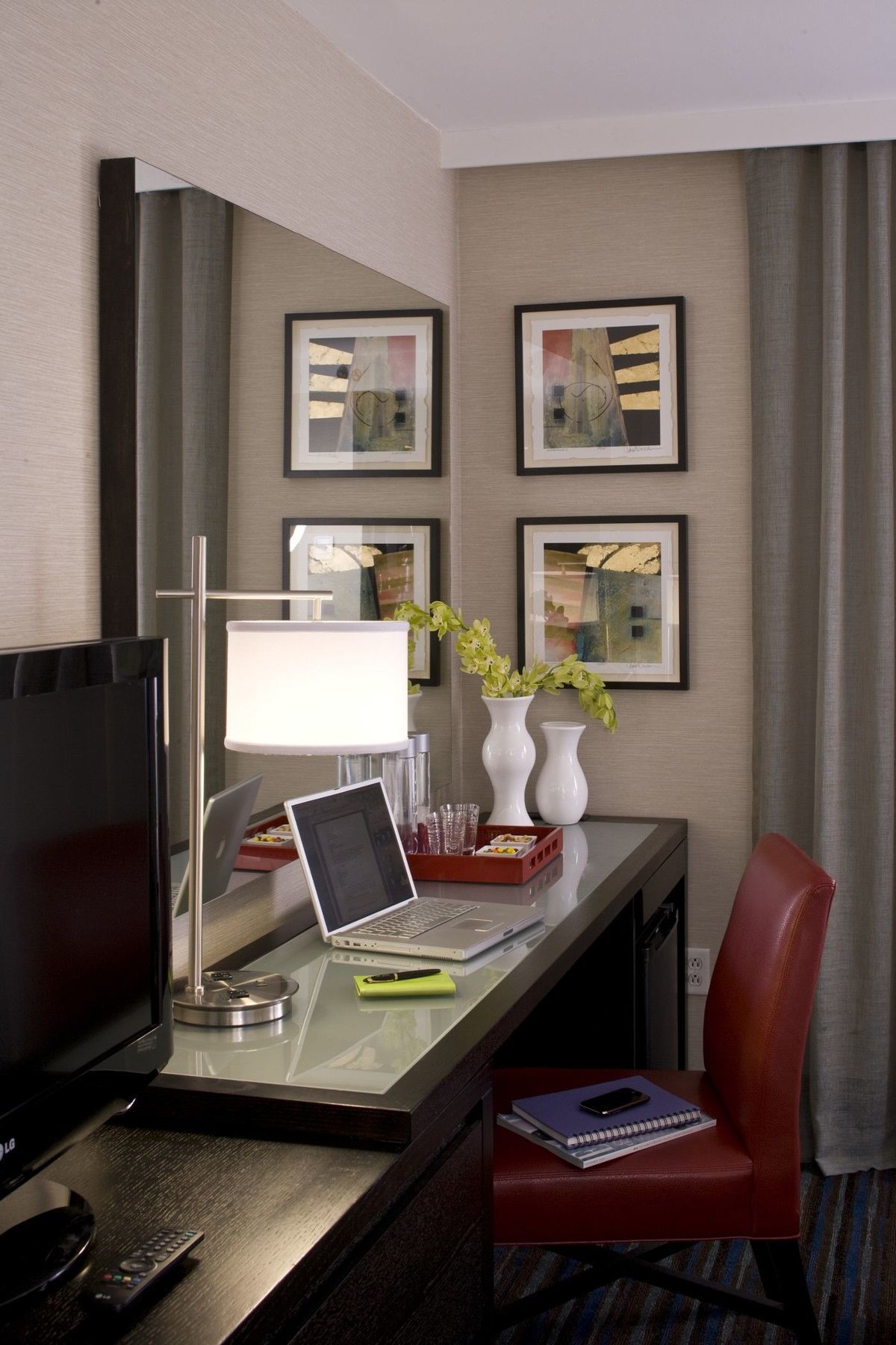 Khách sạn Courtyard By Marriott Times Square West 3*