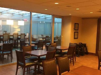 Khách sạn Hampton Manhattan Grand