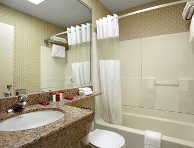 Ramada By Wyndham Bronx Khách sạn